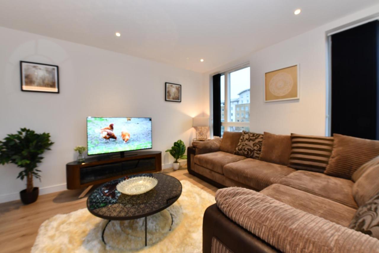 Grand Kew Gardens Apartment London