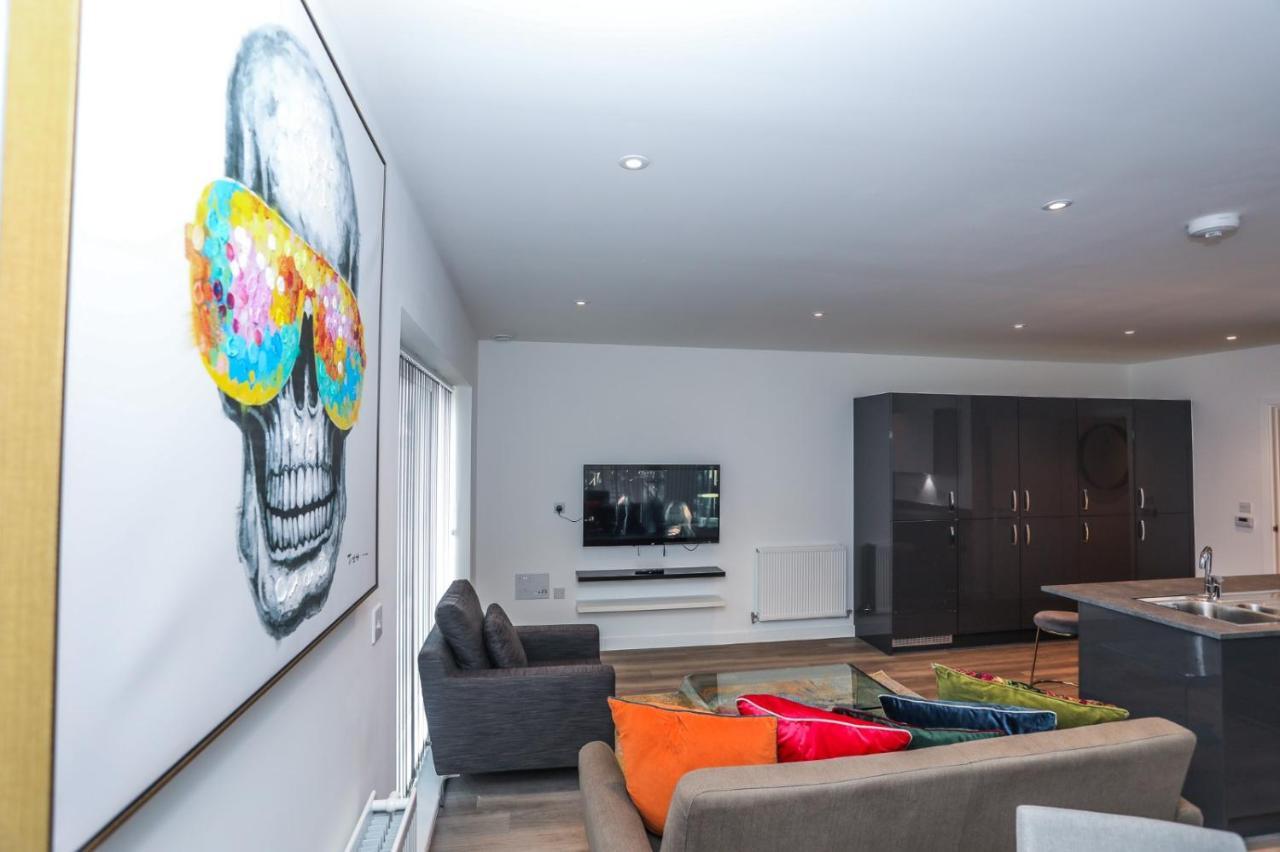 Lovely 2 Bed With Parking Apartment
