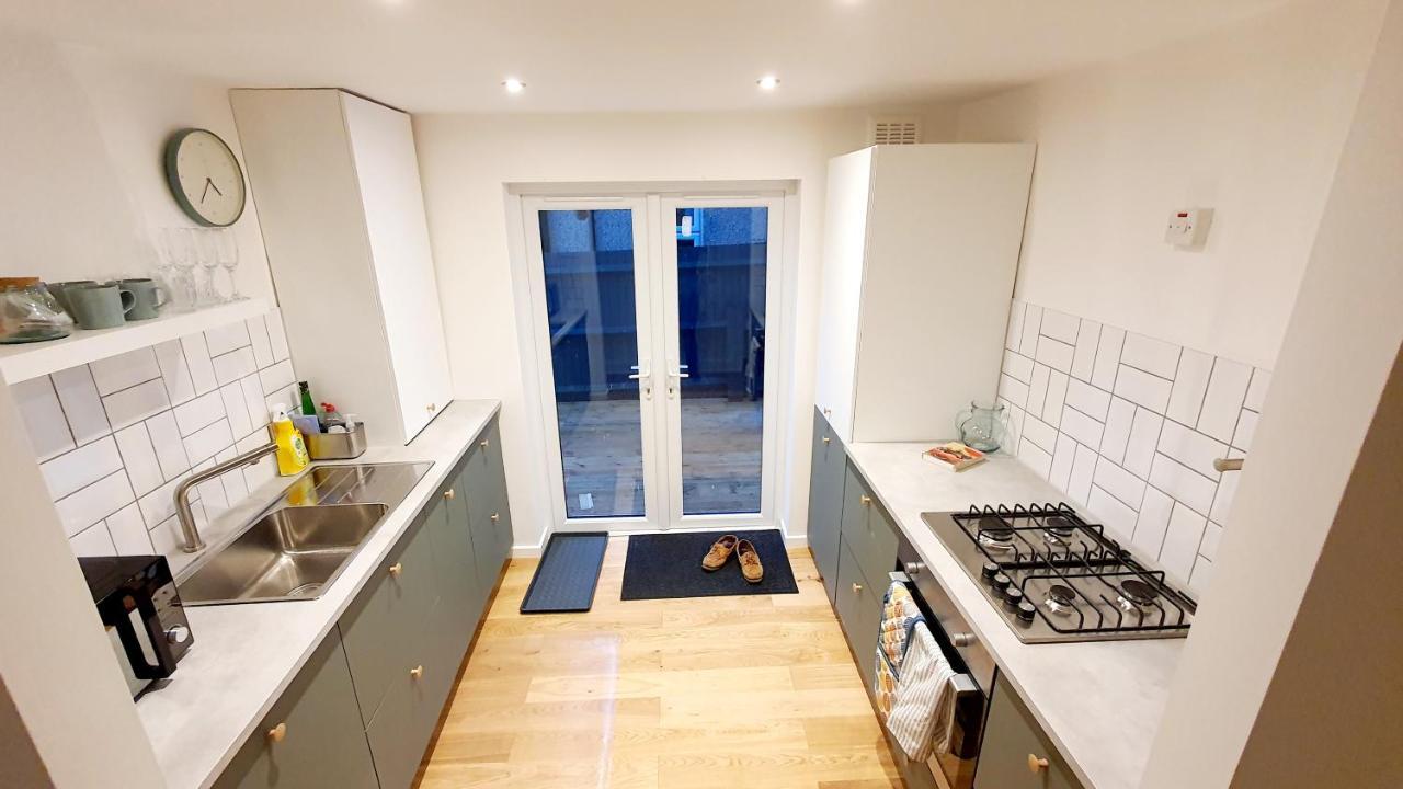 Lovely 2 Bedroom Period Garden Flat. Appartement Londen