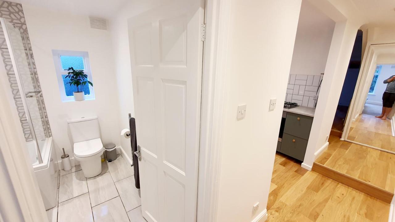 Appartement Lovely 2 Bedroom Period Garden Flat.