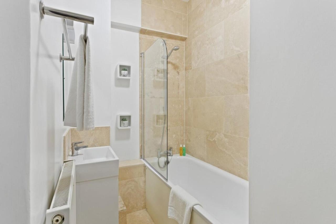 Trendy 1 Bedroom In The Heart Of
