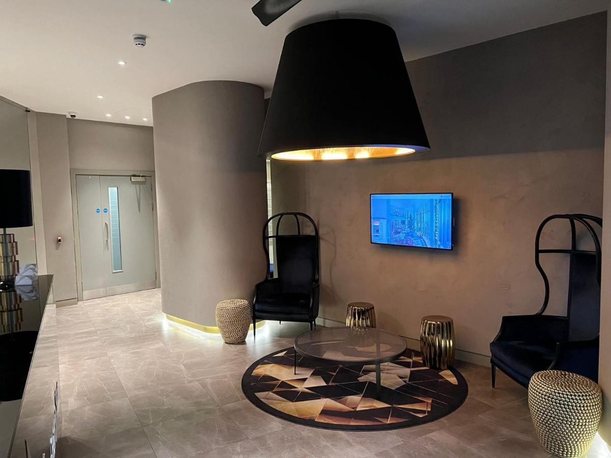 Luxury 2 Bed Flat Close To Victoria Station Appartement *