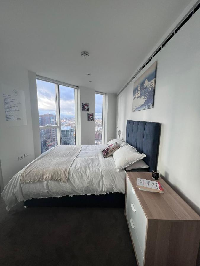 Luxury 2 Bed Flat Close To Victoria Station Londen