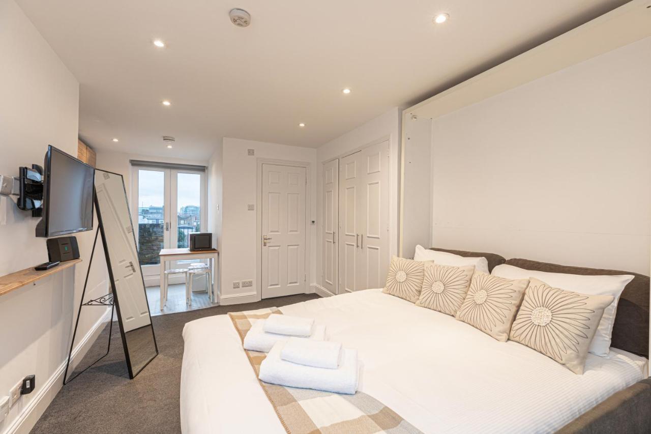 Modern Studio Flat With Balcony On The King's Road In Chelsea, Apartamento *