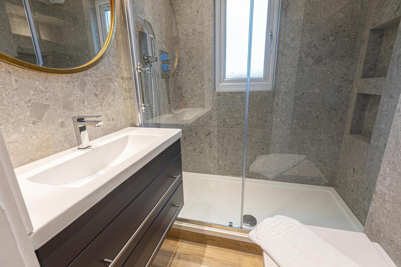 Modern Studio Flat With Balcony On The King's Road In Chelsea, Apartamento Londres