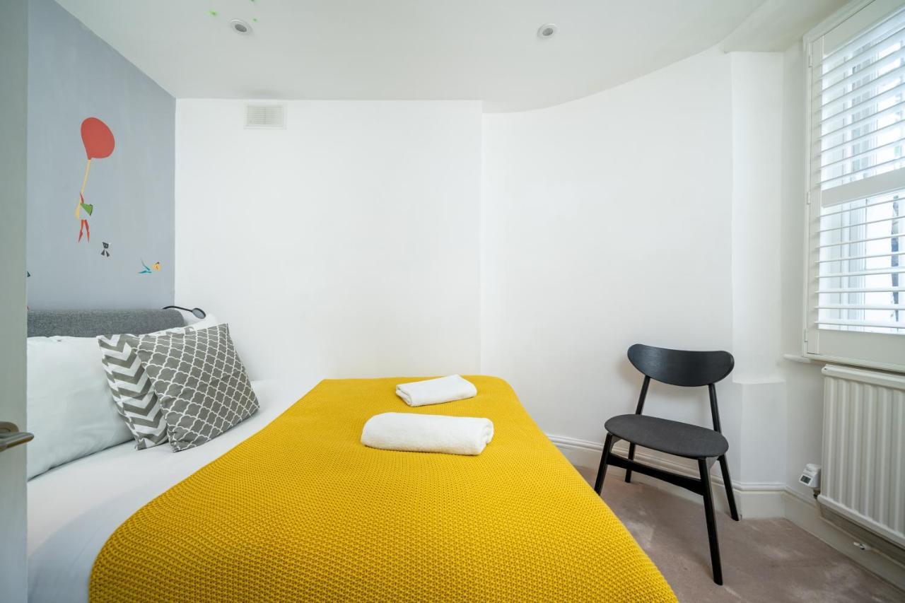 Leilighet Sleek Flat With Communal Courtyard