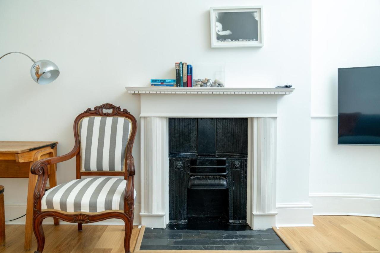 Sleek Flat With Communal Courtyard Leilighet London
