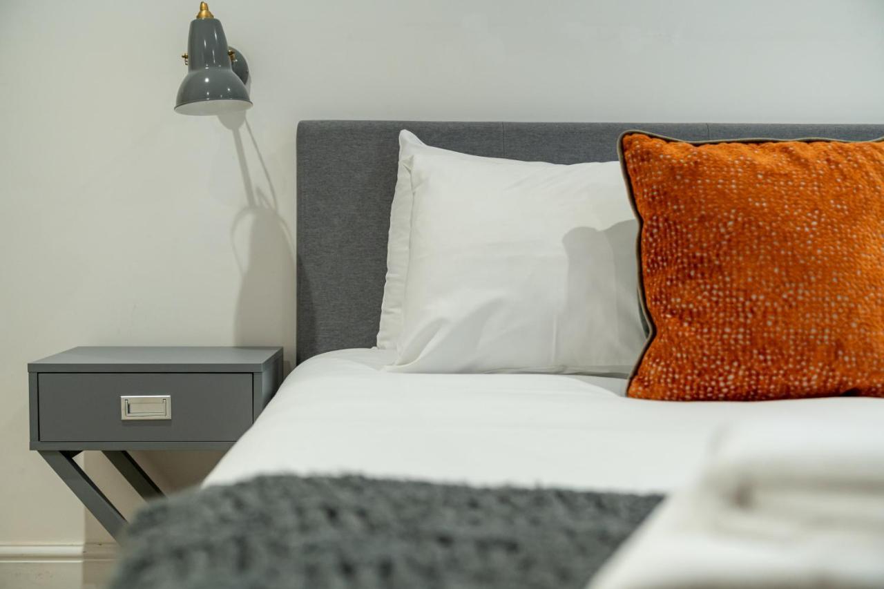Sleek Flat With Communal Courtyard Leilighet London