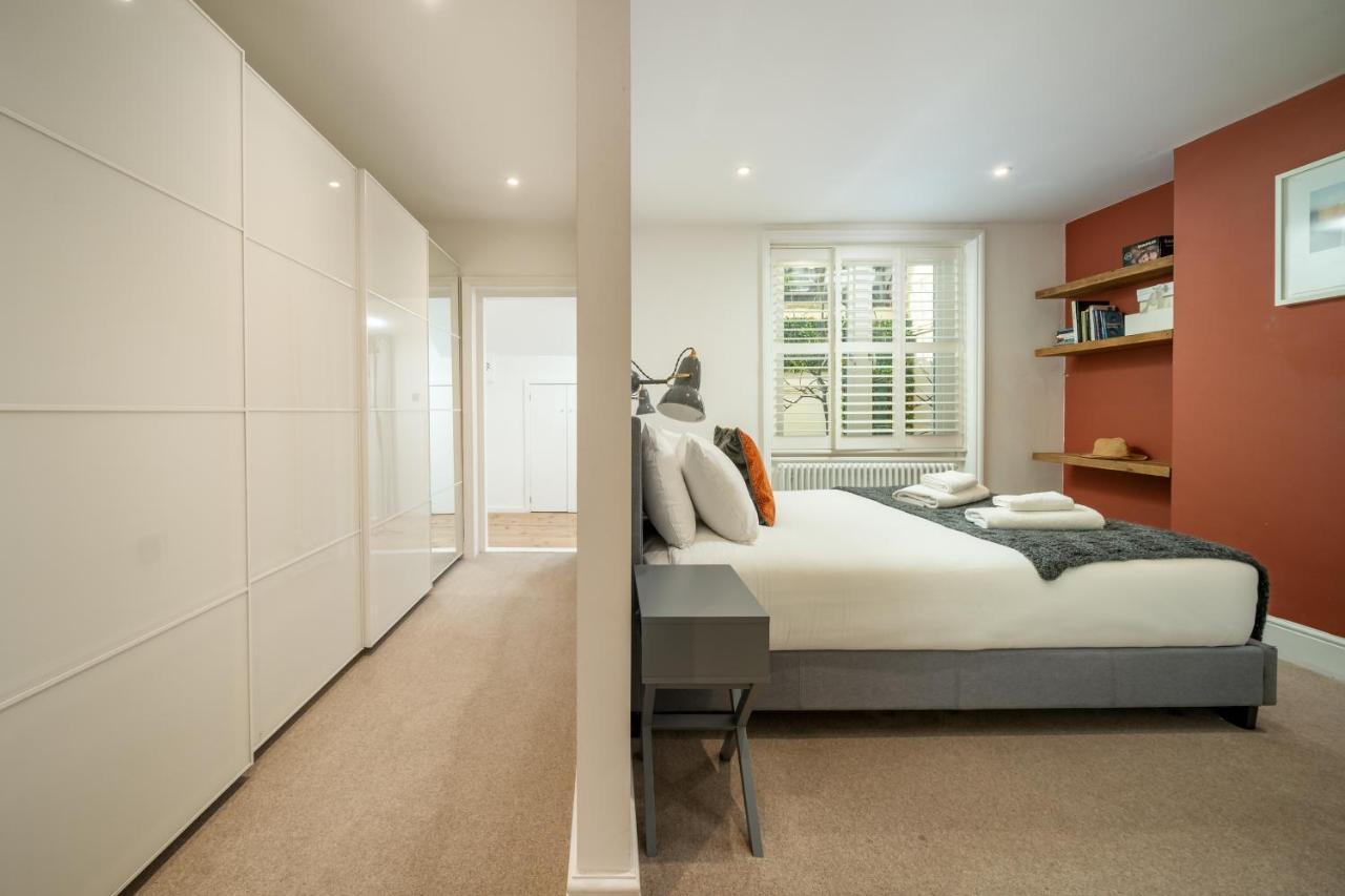 Sleek Flat With Communal Courtyard London