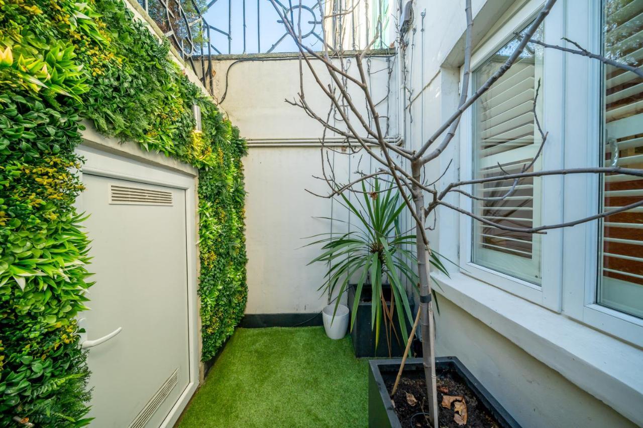 Sleek Flat With Communal Courtyard Leilighet