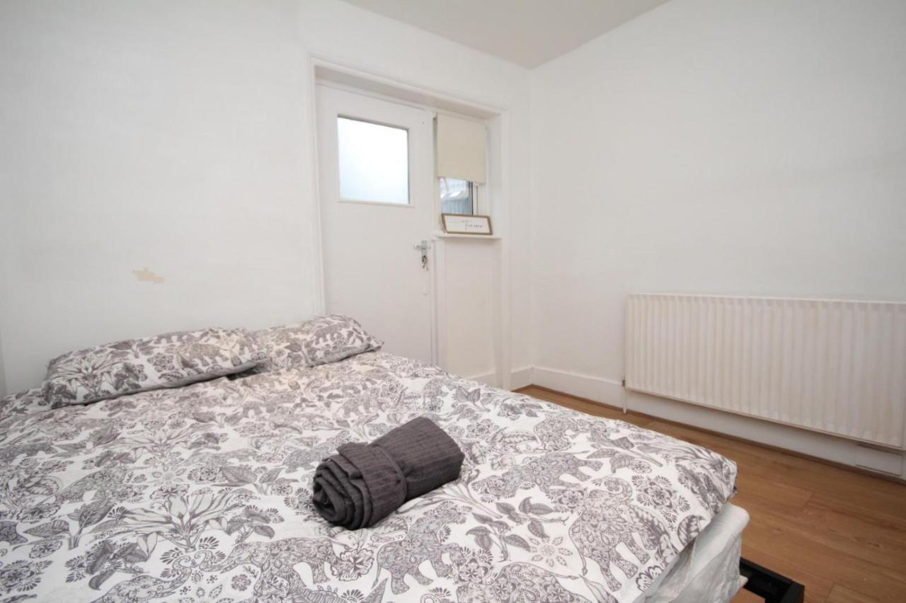 Apartment Lovely 3 Bed Spacious Flat In