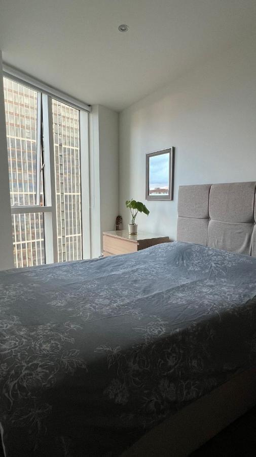 Luxury 2 Bed Flat Close To Victoria Station London