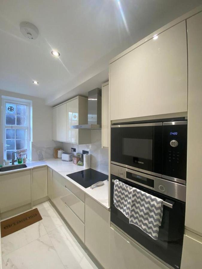 Beautiful And Modern In North Uk Apartment *