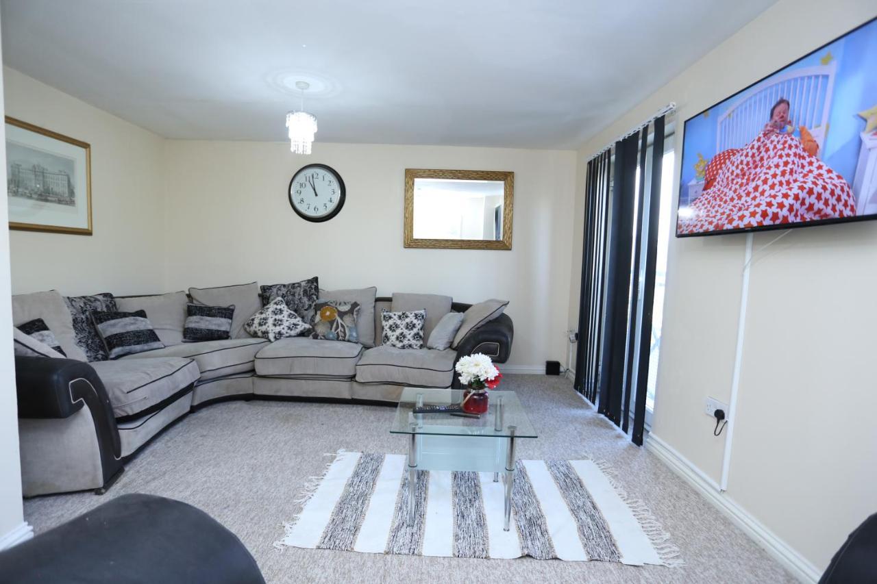 Lovely 4 Bed House Holiday home *