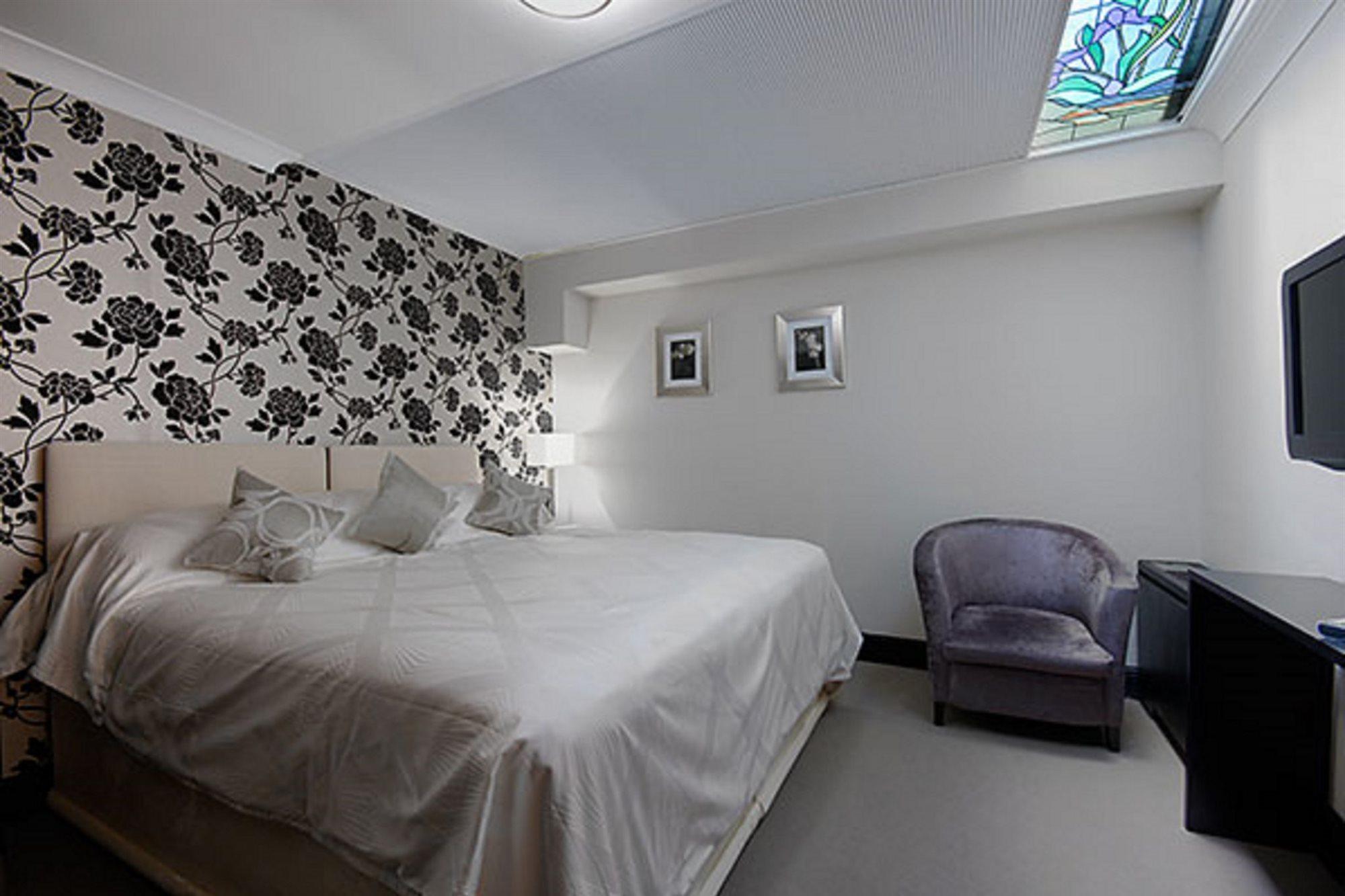 Mayfair House Aparthotel