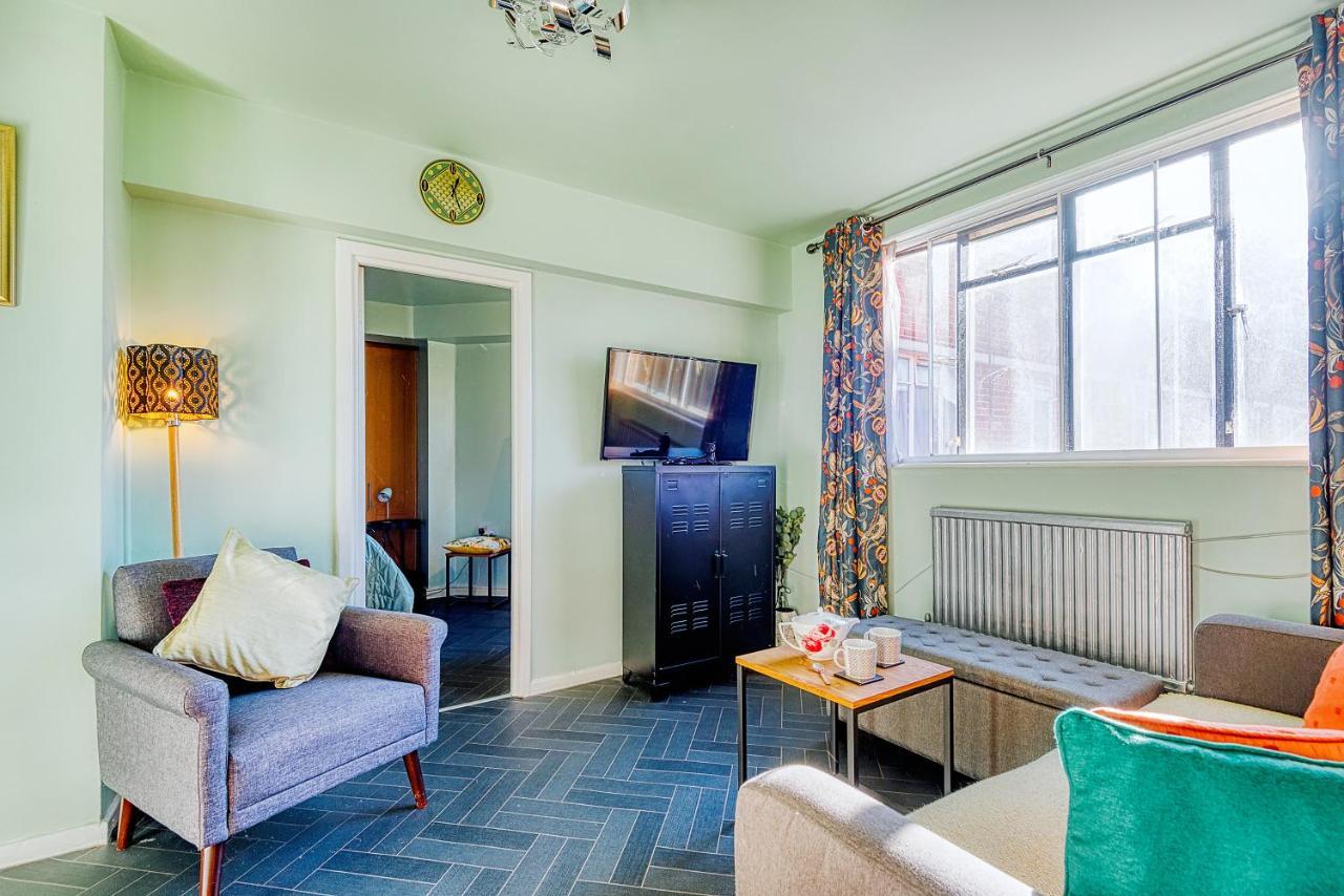 Warm And Welcoming In Putney By Underthedoormat Apartment London