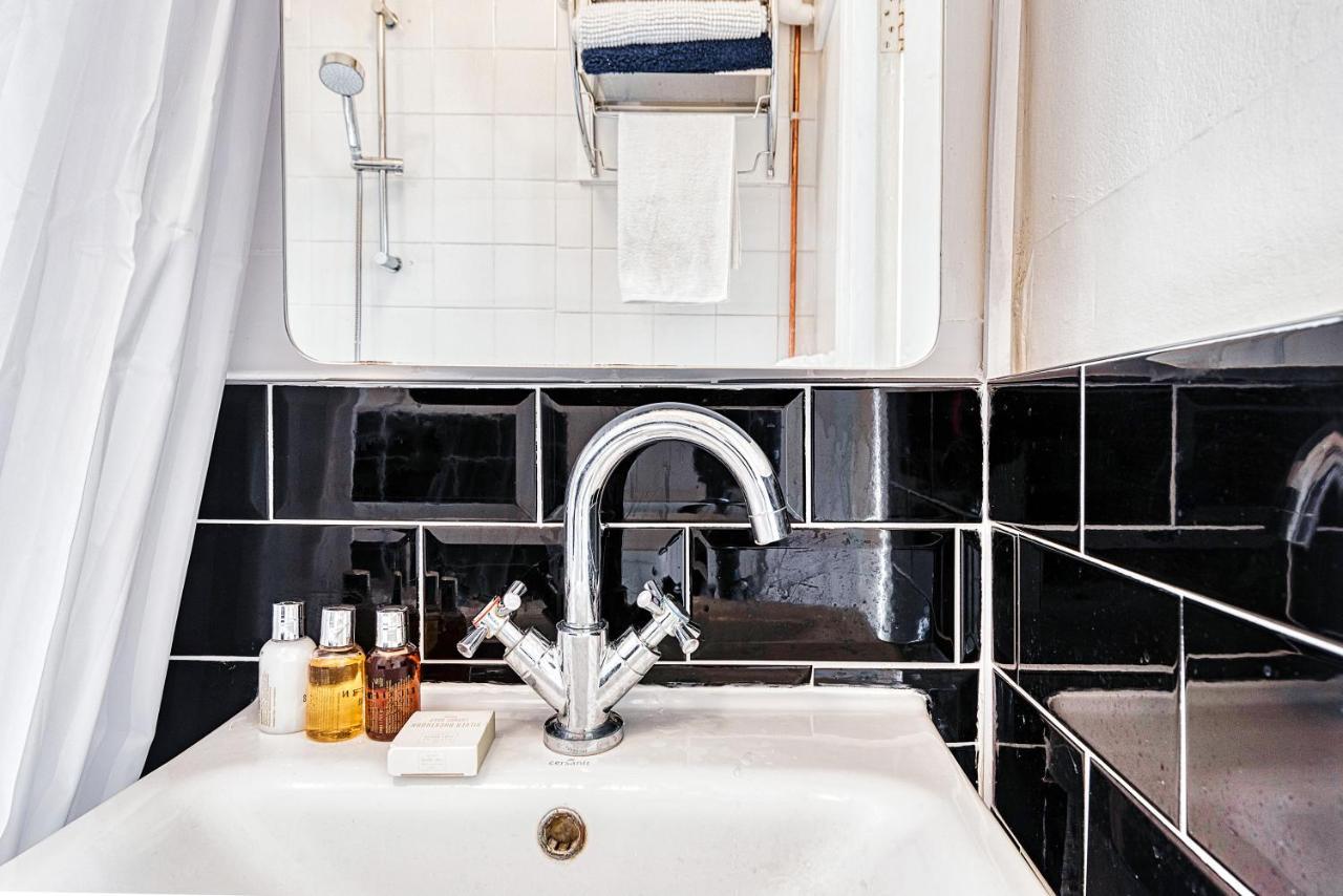 Apartment Warm And Welcoming In Putney By Underthedoormat *