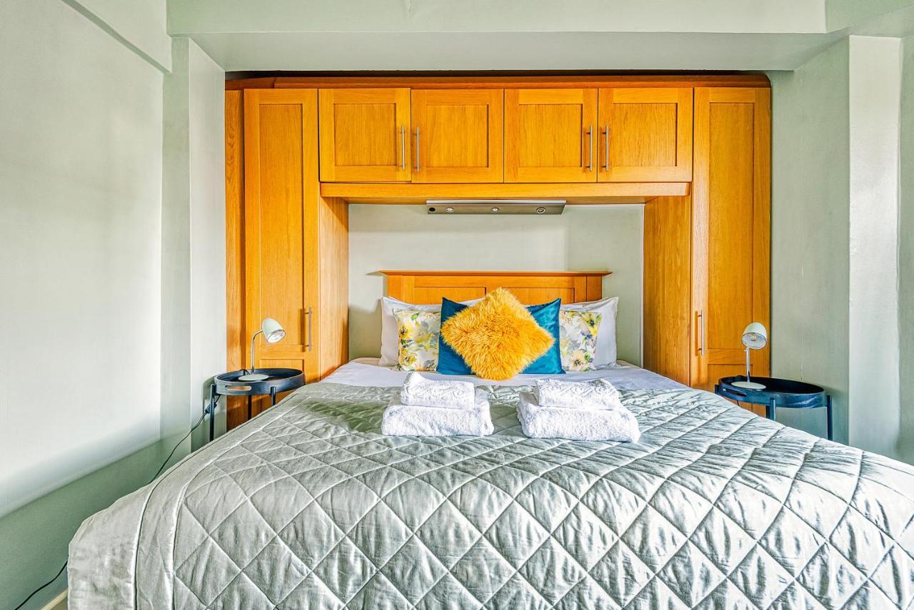 Warm And Welcoming In Putney By Underthedoormat * London