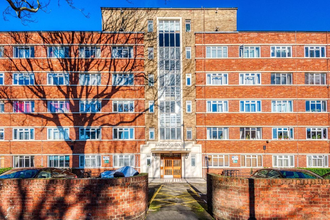 Warm And Welcoming In Putney By Underthedoormat *