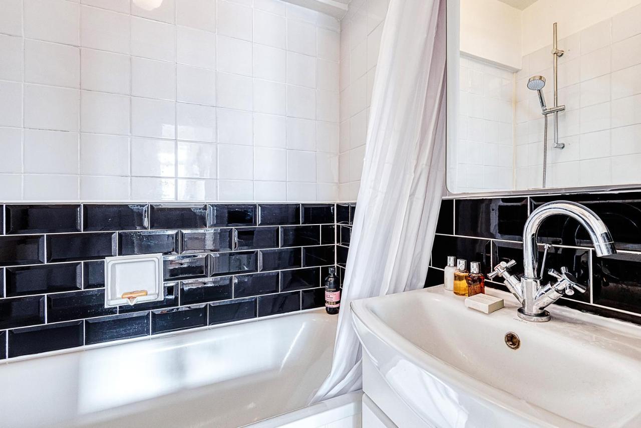 Apartment Warm And Welcoming In Putney By Underthedoormat London