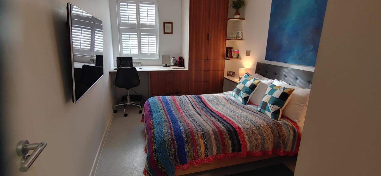Comfortable With Ensuite Guest house *