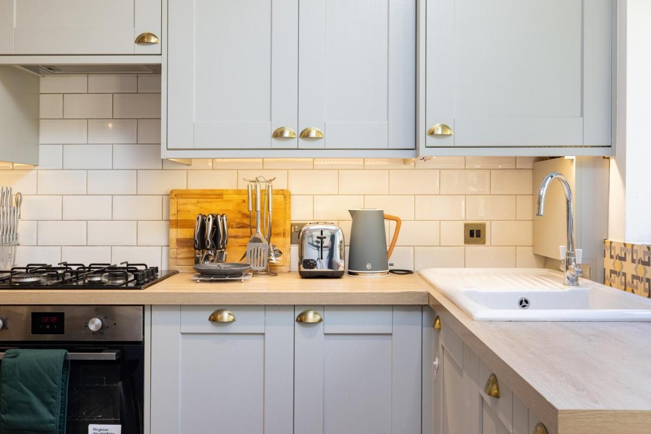 The Richmond Upon Thames Escape - Modern 2bdr Flat With Garden And Parking Leilighet London