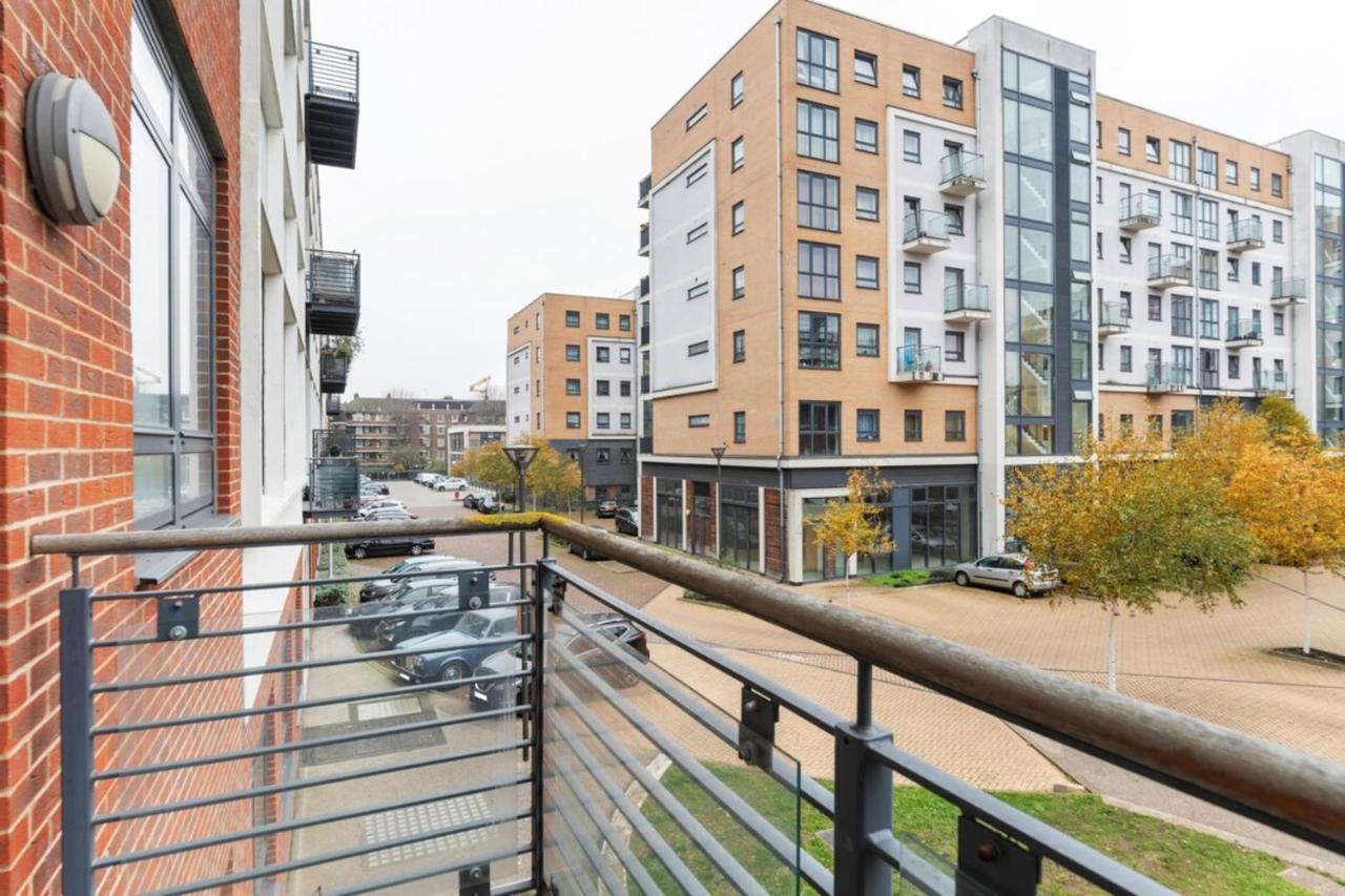 Beautiful 1 Bedroom In Shepherd's Bush Londen