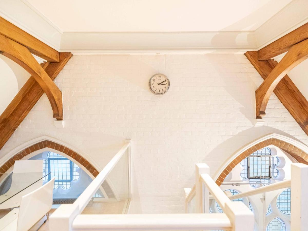 Appartement Pass The Keys Beautiful Spacious 2-bed In Converted Church Londen