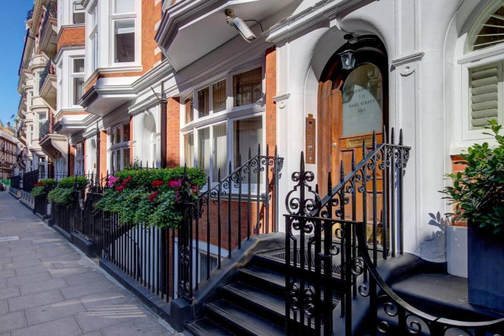 Stylish Knightsbridge Studio, Steps From Harrods. Apartment *