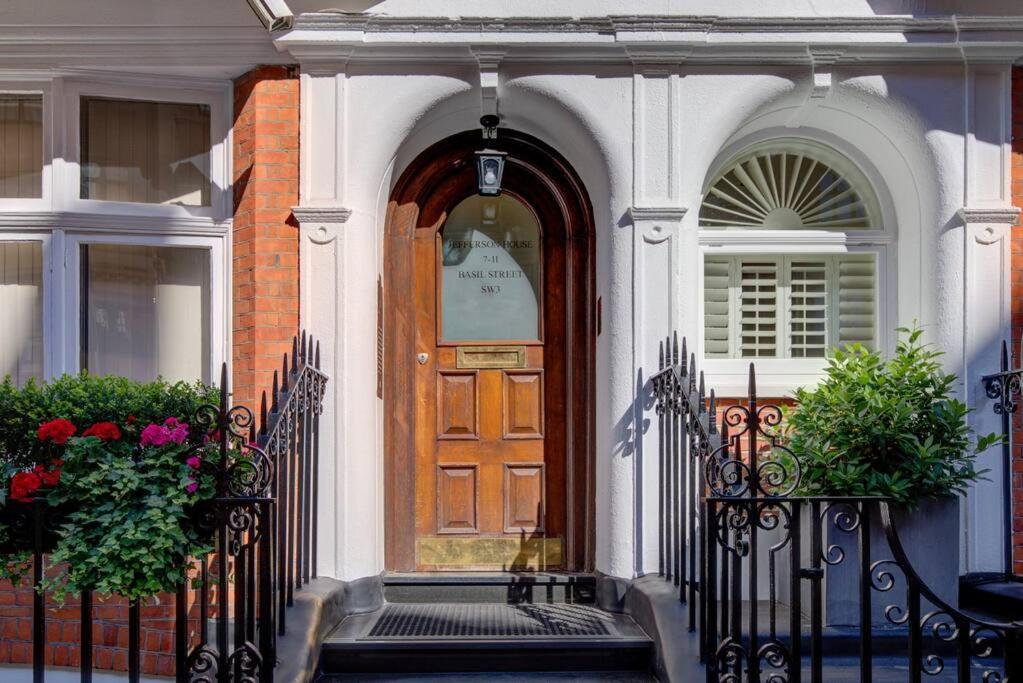 Stylish Knightsbridge Studio, Steps From Harrods. Apartment