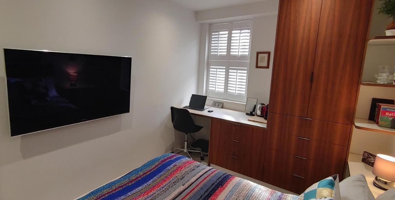 Comfortable With Ensuite * London