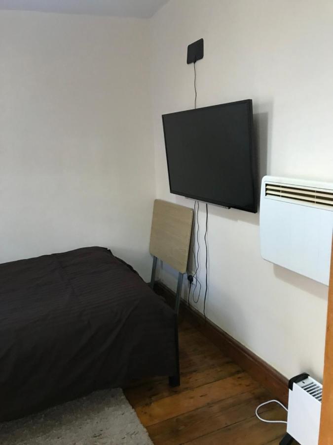 Bubblesbnb- Lovely 1 Bedroom Studio Flat London