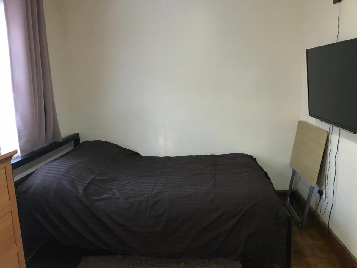 Bubblesbnb- Lovely 1 Bedroom Studio Flat Apartment *