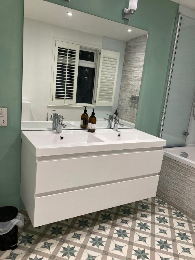 Magnificent House For 6 In Fulham With Back Garden Vakantiehuis Londen