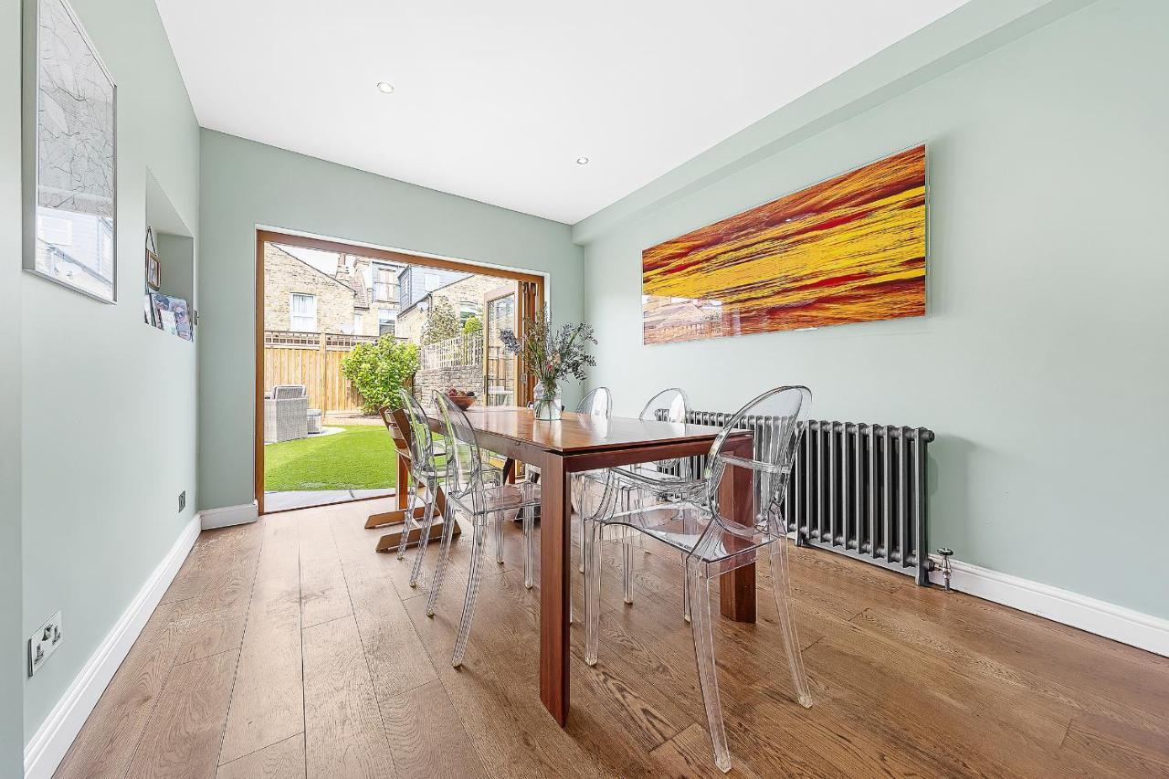 Holiday home Veeve - Clapham Fairytale