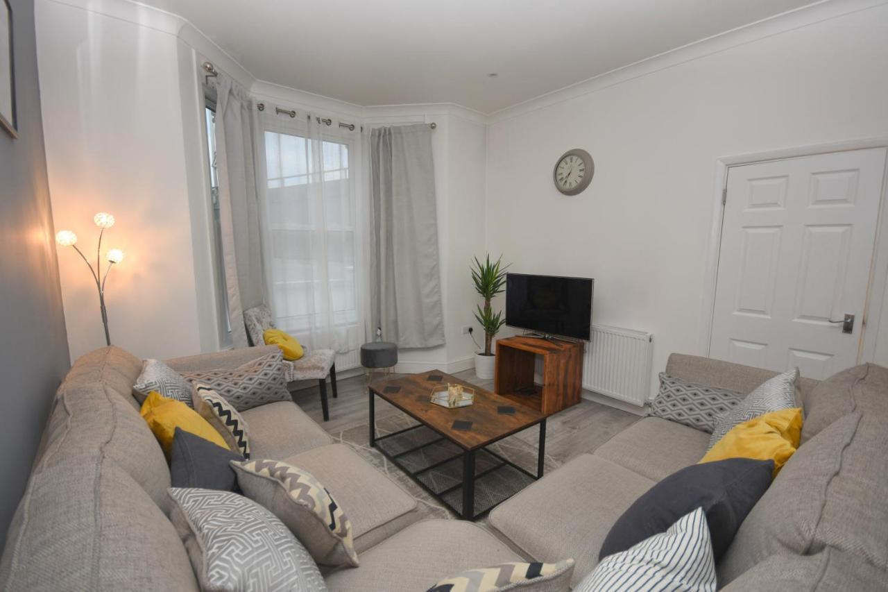 Jb Greenwich, 3 Bed House,ideal For Contractors And Family *