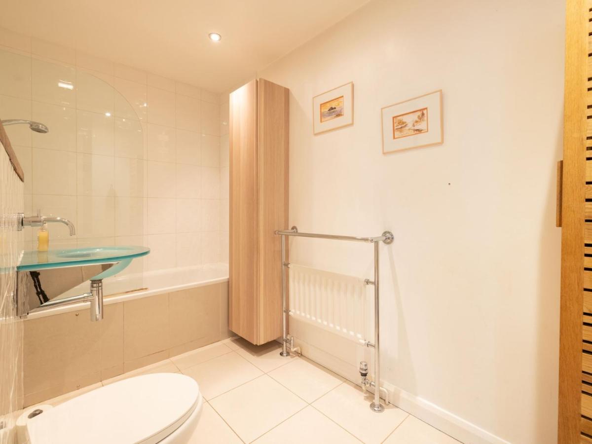 Pass The Keys Beautiful Spacious 2-bed In Converted Church Londen