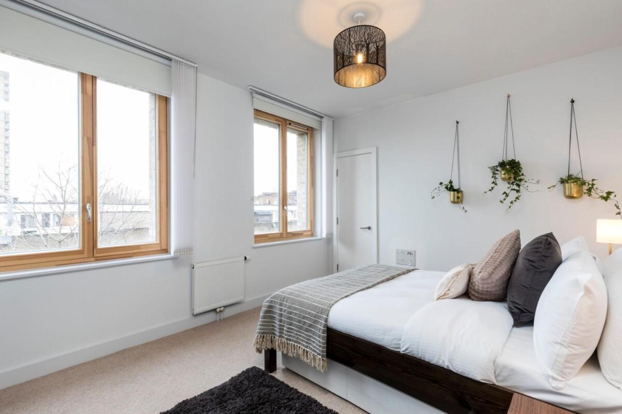 Modern & Designed 2 Bed Penthouse Apt Sleeps Five Leilighet
