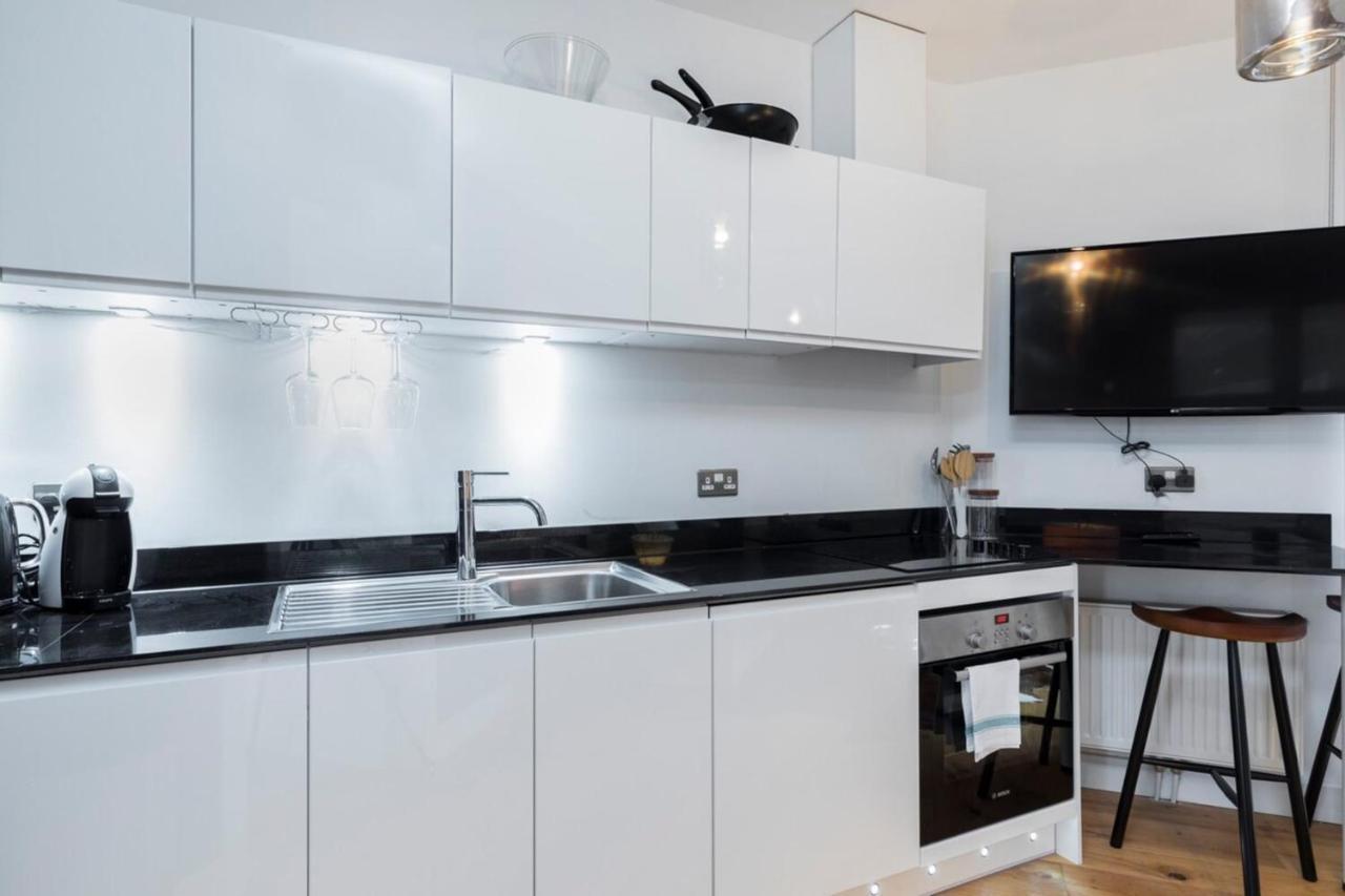 Modern & Designed 2 Bed Penthouse Apt Sleeps Five Leilighet *