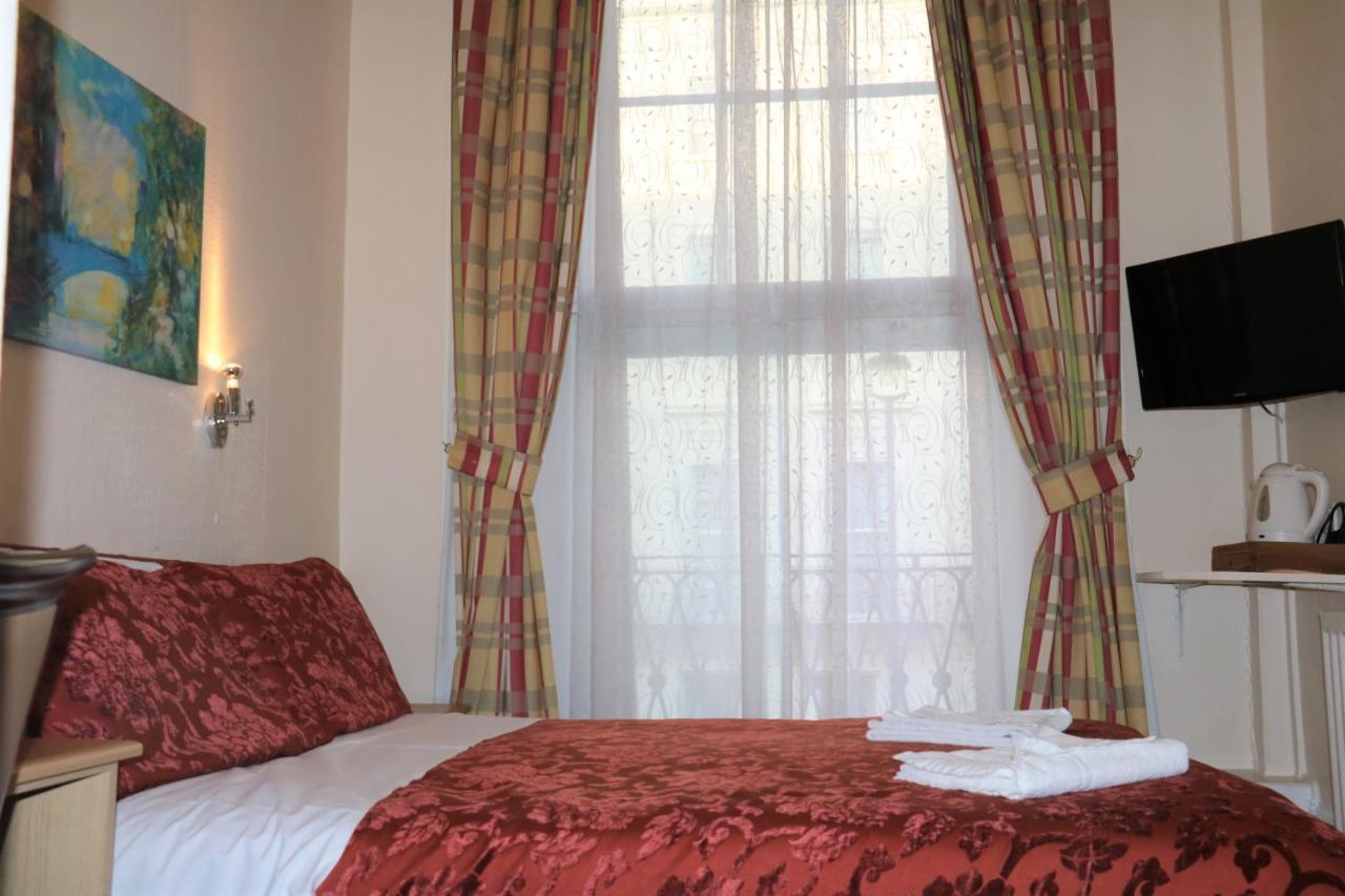 Barry House Guest house 3*