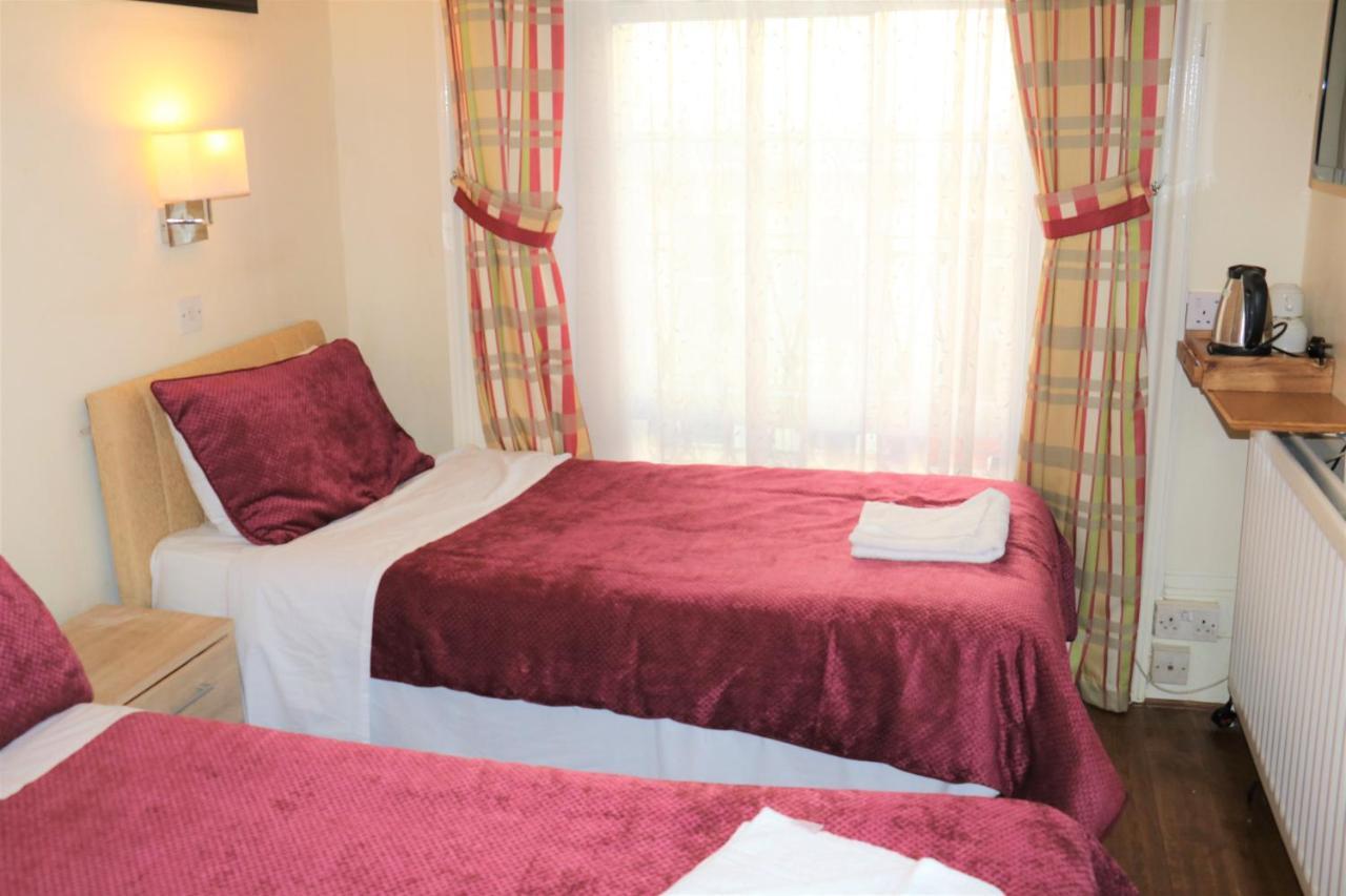 Guest house Barry House 3*