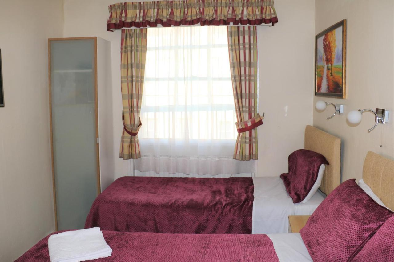 Guest house Barry House 3*