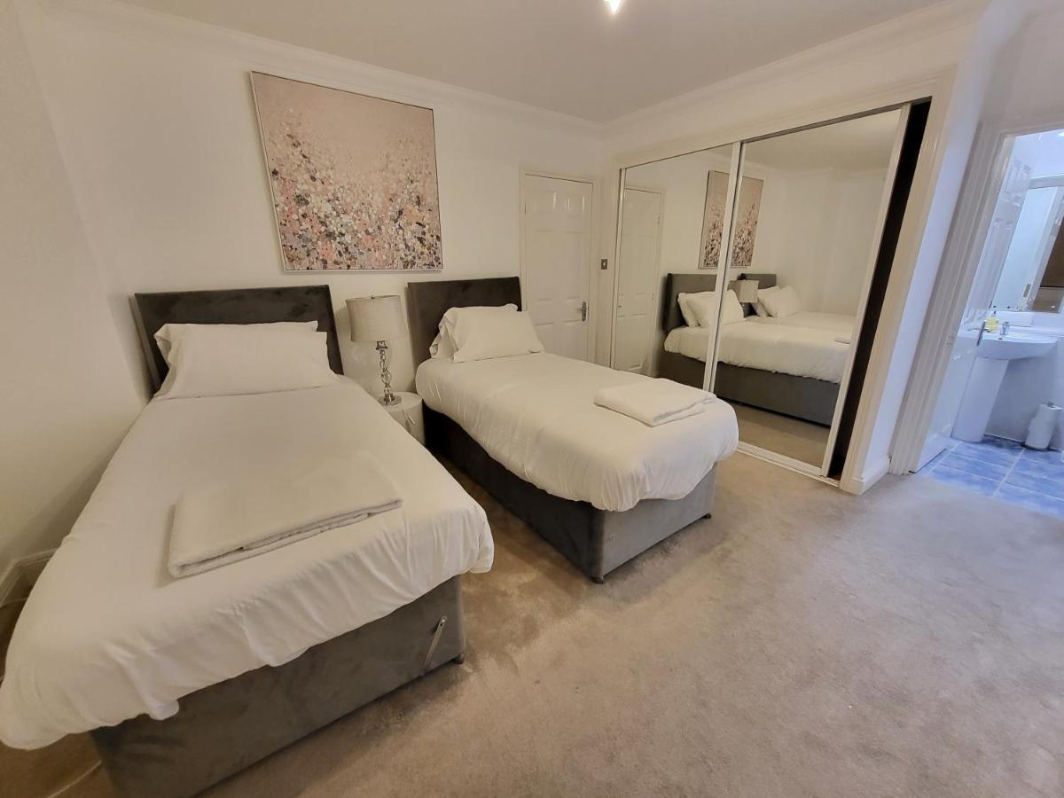 Garland Stylish 2 Bedroom A Minute Walk From Station Apartamento *