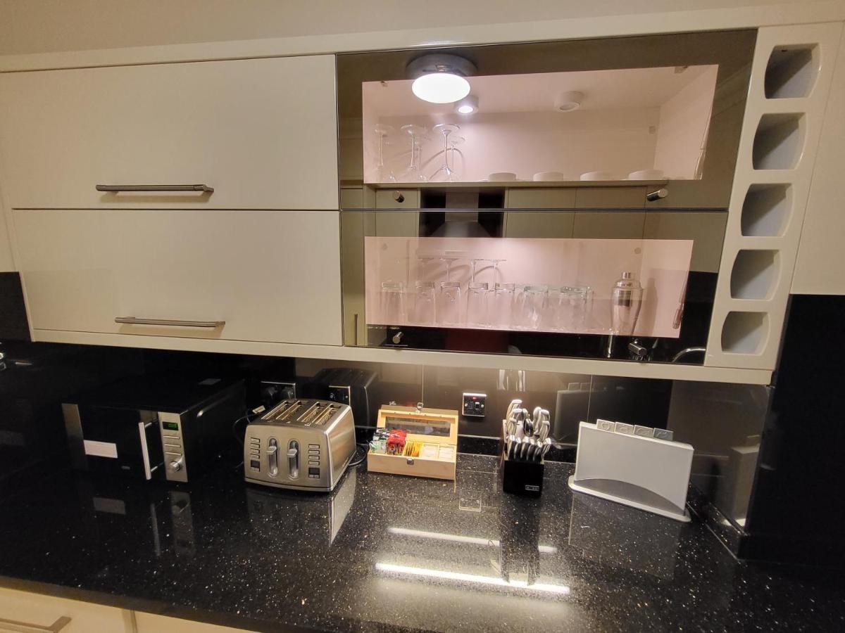Garland Stylish 2 Bedroom A Minute Walk From Station * Londres