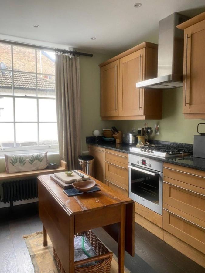Comfortable 2 Bedroom In Lavish Holland Park With Balcony *