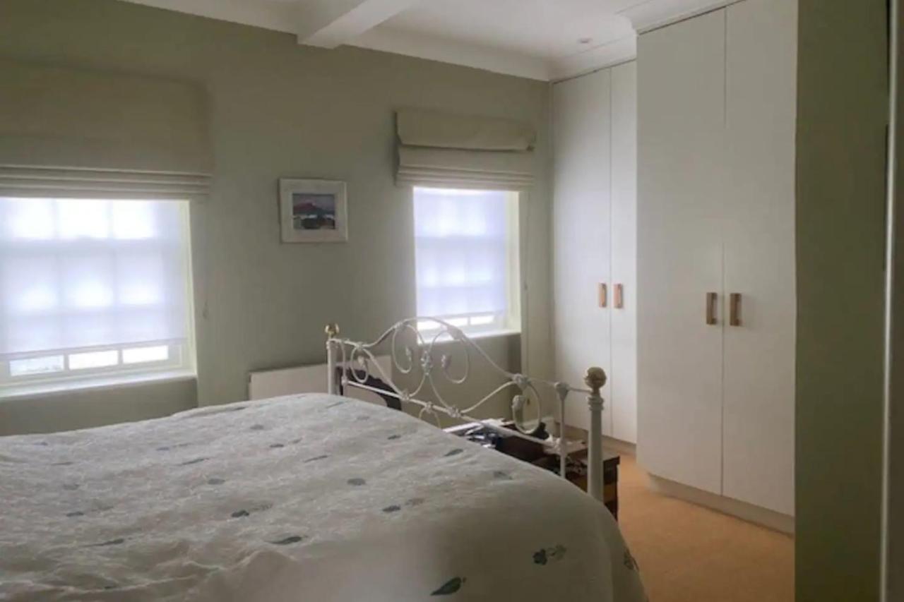 Comfortable 2 Bedroom In Lavish Holland Park With Balcony London
