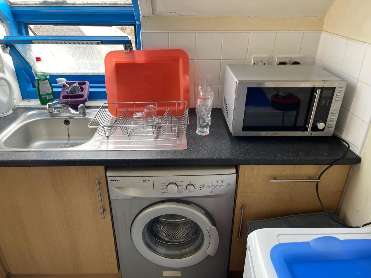 Apartment Home Away From Home, Entire 1-4 Bed Property
