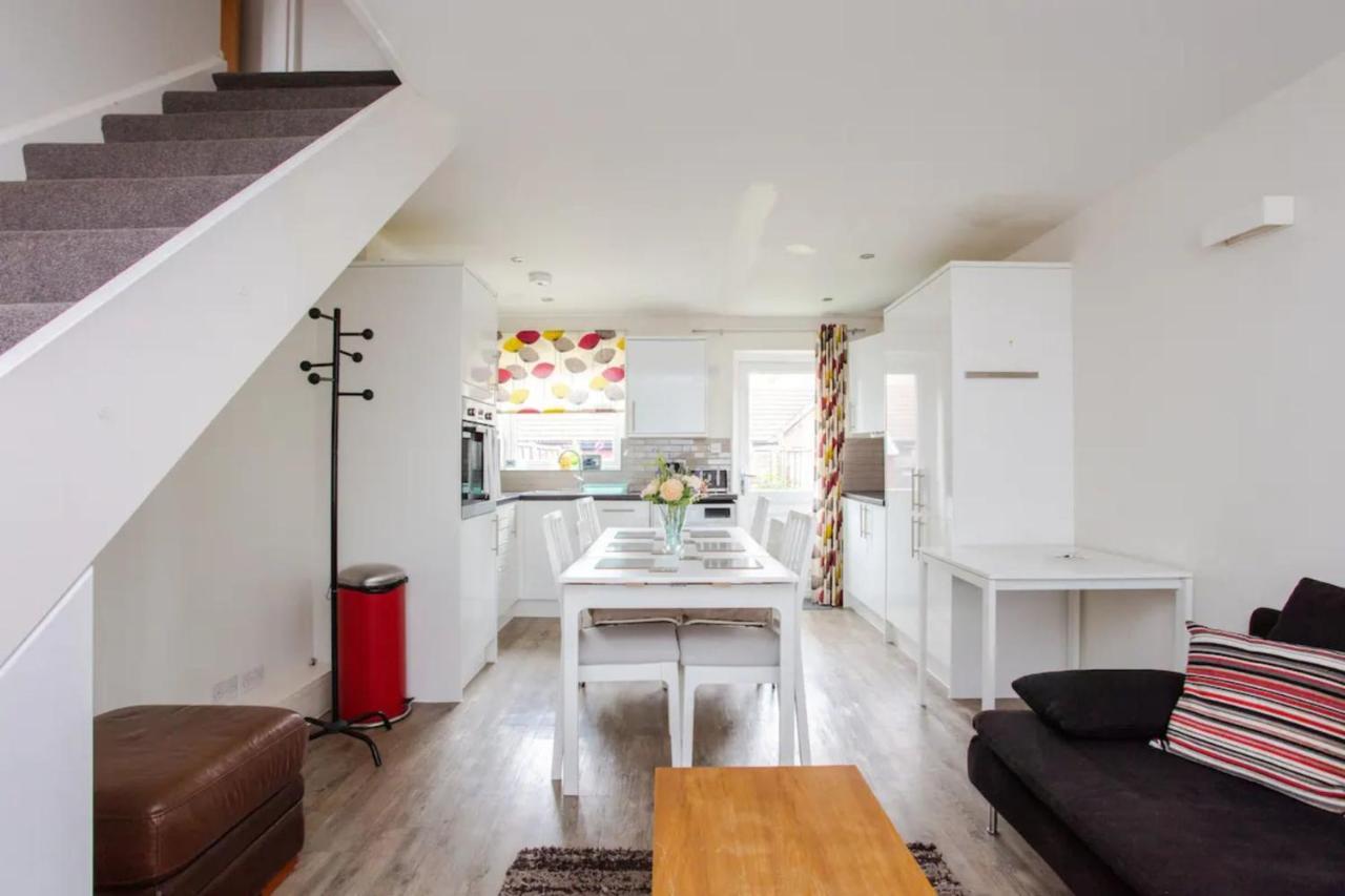 Charming 3 Bedroom With Garden In Peaceful Surrey Quays Сasa de vacaciones Londres