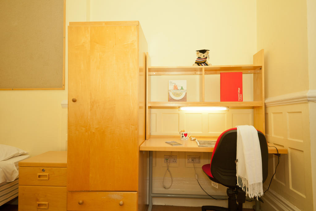 Hostel Evelyn Gardens *