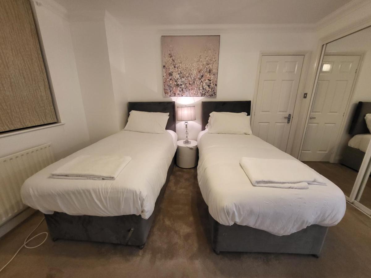 Garland Stylish 2 Bedroom A Minute Walk From Station Apartamento
